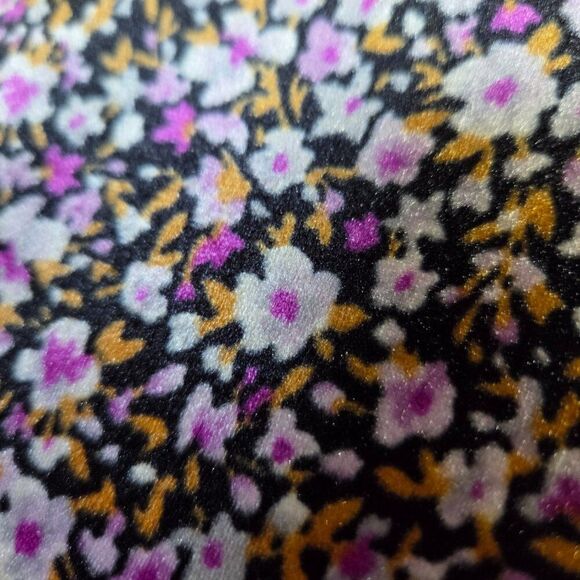 LIKE NEW OLD NAVY VELVETY DITSY FLORAL TEE SIZE M - Picture 5 of 15